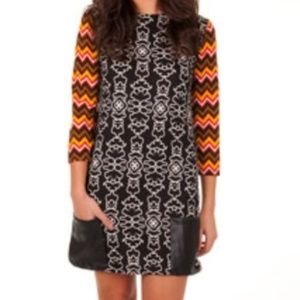 Long Sleeve Black & White Zig Zag Shift Dress XS
